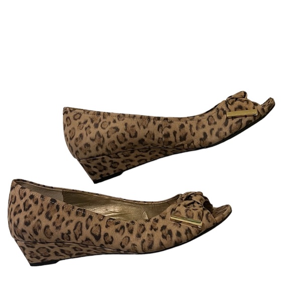 Me Too Leopard Print Low Heel size 9 - Picture 2 of 7